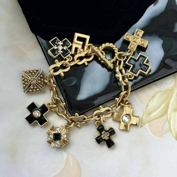 Vintage St John Maltese cross designer couture 24 kt gold plated bracelet - Picture 2 of 4